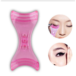 Pochoir pour cils Playboy rose en PET, outil de maquillage pour eyeliner - Product Image 1