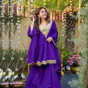 Chal de Seda Morado Bordado con Espejos, Prenda Tradicional India y Pakistaní para Mujer, para Todas las Temporadas - Product Image 1