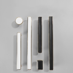 Poignées modernes simples en alliage de zinc pour armoires de salle de bain, armoires et tiroirs de cuisine. - Product Image 1