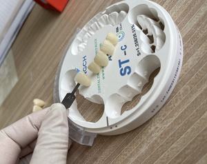 Prix fabricant Blocs de céramique dentaire en zircone colorée super translucide <span class=keywords><strong>STC</strong></span> 98*14 - Product Image 2