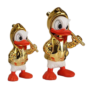 Statue de canard de dessin animé avec bâton de baseball, sculpture artistique en résine colorée, décoration d'intérieur, artisanat électrolytique pour les fêtes de Noël - Product Image 1