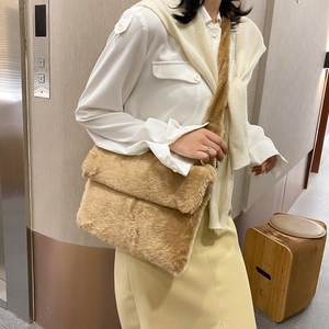 Bolsos de mano de felpa esponjosa peluda de piel sintética, bolso de mano suave portátil 3, nuevo modelo, bolso cruzado de piel sintética peluda para mujer - Product Image 5