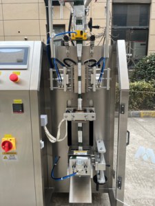 เครื่องบรรจุภัณฑ์แบบอัตโนมัติหลายเลน ระบบขับเคลื่อนด้วยเฟือง พร้อมระบบปิดผนึกด้านหลัง บรรจุ ซีล และพิมพ์วันที่ ความเร็วสูง ความแม่นยำสูง - Product Image 6