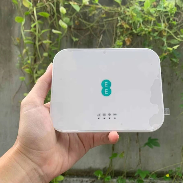 Unlocked EE 5G WIFI Router Portable 4G Mobile Mefis Hotspot Wireless Modem with SIM Card Slot 6460mAh Battery Outdoor Home Use