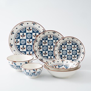 Juego de vajilla de cerámica de tablero de ajedrez azul clásico-Patrón floral adecuado para servir ensalada de comedor en casa y postre y Decoración de cocina - Product Image 1