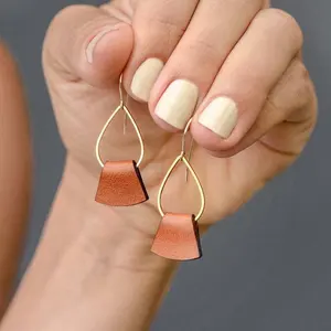 2022 Fashion Sample Jewelry Authentic Leather Wrap Handmade Folded Leather Gold Wire Teardrop Earrings Dangle Earrings For Women