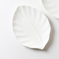 Assiettes en porcelaine blanche de style nordique pour hôtel, restaurant, assiettes à dessert en porcelaine à motifs uniques