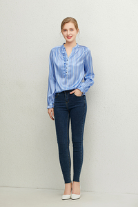 Tessuto in Raso Duchesse Elasticizzato <span class=keywords><strong>a</strong></span> <span class=keywords><strong>Righe</strong></span> Blu <span class=keywords><strong>e</strong></span> Bianche per <span class=keywords><strong>Camicia</strong></span> da <span class=keywords><strong>Donna</strong></span> in Seta - Product Image 6