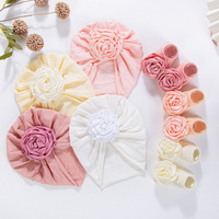 Gorro de bebé para niñas de algodón supersuave al por mayor y conjunto de calcetines florales de alta elasticidad de lujo rosetas turbante conjunto de calcetines para recién nacidos