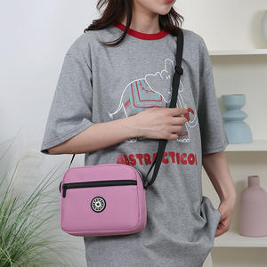 Bolso Bandolera Moderno para Mujer, Color Rosa, Horizontal, Cuadrado, Resistente al Agua, con Cierre y Bolsillo Frontal, para Uso Diario Informal, Verano 2025 - Product Image 1
