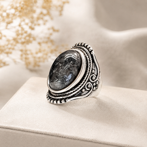 Anello Etnico Vintage Intagliato da Donna, Anello Statement Stile Retrò, Accessorio per Dito dal Design Audace - Product Image 6
