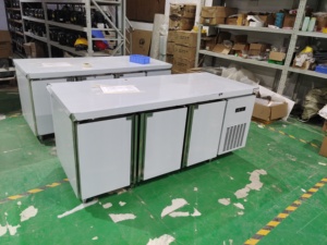 1,8 M Congelador comercial <span class=keywords><strong>bajo</strong></span> <span class=keywords><strong>encimera</strong></span> 3 puertas Enfriadores y refrigeradores <span class=keywords><strong>bajo</strong></span> <span class=keywords><strong>encimera</strong></span> de acero inoxidable - Product Image 3
