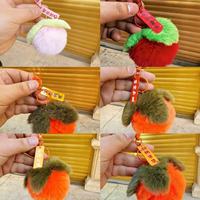 Leuke cartoon zachte harige persimmon sleutelhanger pluizig fruit met Chinese gelukstag tas charme hanger cadeau voor vrouwen rugzak
