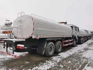 HOWO 8x4 New 400HP 30T Palm Oil Tanker Truck with Fuel Tank Capacity - Product Image 4