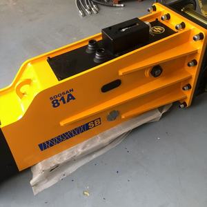 Martillo hidráulico tipo caja SB81A SOOSAN con acumulador para excavadoras de 18-26 toneladas con caja de herramientas de repuesto. - Product Image 1