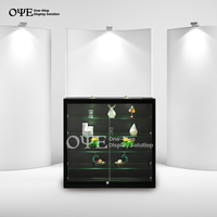 Vitrine murale éclairée par LED avec étagères en verre trempé multicouches