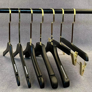 Fabricant chinois de cintres, vente en gros de cintres pour vêtements, cintres en plastique noir antidérapants avec logo - Product Image 6