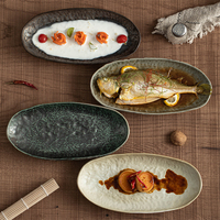 Assiette ovale en céramique vintage effet four, texture martelée japonaise, pour service de poisson en restaurant