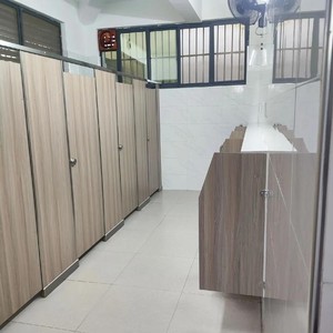 Hiện Đại Nhỏ Gọn Laminate Tổ Ong Bảng Điều Chỉnh Nhà Vệ Sinh Tủ Đầy Màu Sắc Cam <span class=keywords><strong>Overhead</strong></span> <span class=keywords><strong>Braced</strong></span> Nhà Vệ Sinh Phân Vùng Cho Các Trường Học - Product Image 5