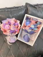Vente en gros : Boîte de bouquet de roses éternelles de luxe léger 2026, Cadeau éternel de qualité supérieure personnalisé pour Noël, la fête des Mères et la Saint-Valentin pour elle
