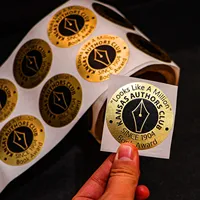 Étiquettes en papier personnalisées avec logo en relief, estampage à chaud doré, impression UV, pour l'emballage de flacons de cosmétiques et de parfums, tailles personnalisées