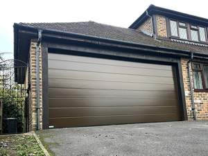 <span class=keywords><strong>Porte</strong></span> <span class=keywords><strong>de</strong></span> <span class=keywords><strong>garage</strong></span> inclinable personnalisée <span class=keywords><strong>de</strong></span> haute qualité <span class=keywords><strong>Porte</strong></span> <span class=keywords><strong>de</strong></span> <span class=keywords><strong>garage</strong></span> en bois avec verre Panneaux <span class=keywords><strong>de</strong></span> <span class=keywords><strong>porte</strong></span> <span class=keywords><strong>de</strong></span> <span class=keywords><strong>garage</strong></span> noirs - Product Image 3