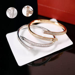 2025 marque de créateur de luxe 18K plaqué or en acier inoxydable bracelet en forme de coeur Snap clou tournevis Bracelets diamant forunisex - Product Image 5