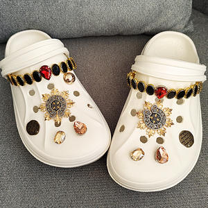 Bling Golden Charms <span class=keywords><strong>Sabot</strong></span> Designer Décorations De Chaussures Cadeaux D'anniversaire Party Favors Boucle De Chaussure En Métal Designer Charmes Charmes De Luxe - Product Image 2