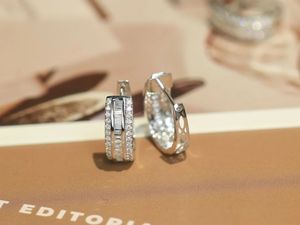 Proveedor Mayorista de Joyería de Oro de 18K, Servicio Personalizado OEM/ODM, Precio de Fábrica, Aretes de Oro Rosa con Certificación, Listos para Enviar - Product Image 4