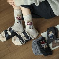 Vente en gros de chaussettes Offre Spéciale de haute qualité en coton pour femmes et filles avec ours mignon personnalisées, confortables, respirantes et souples absorbant la sueur