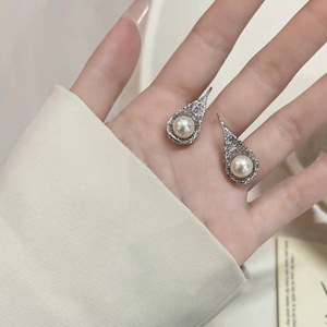 Pendientes de Plata de Ley S925 con Perlas en Forma de Gota de Agua, Elegantes y Versátiles, de Alta Gama, con Diseño Hueco y Estilo de Tacón Alto - Product Image 4