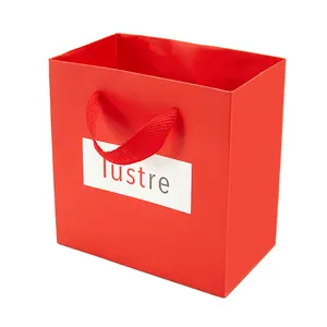 Özel baskılı Logo tasarım giyim perakende hediye alışveriş mücevherat kağıt torba lüks alışveriş hediye ayakkabı kağıt Tote