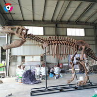 Réplique de squelette de dinosaure T-Rex du musée des dinosaures
