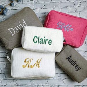 Bolsa de Regalo Cosmética Reutilizable y Ecológica con Bordado Tipo Waffle, con Logotipo Personalizable y Forro con Cierre - Product Image 1