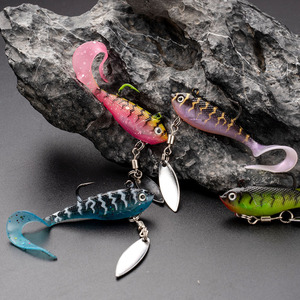 Esca Artificiale Morbida <span class=keywords><strong>da</strong></span> 60mm 6.8g con Paillettes Rotanti e Coda con Amo per la <span class=keywords><strong>Pesca</strong></span> a Spinning - Vendita all'Ingrosso - Product Image 4