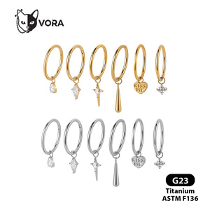 Joyería <span class=keywords><strong>para</strong></span> Piercings Corporales de Titanio ASTM F136, Colgantes de Circonita Cúbica (CZ) y Dijes Colgantes de Cruz y Pata, Chapados en Oro de 18K, <span class=keywords><strong>para</strong></span> Pendientes Clicker, Labret y Anillos de <span class=keywords><strong>Labio</strong></span> - Product Image 2