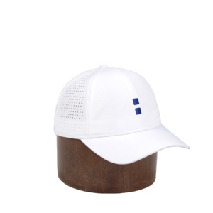 Casquettes de baseball OEM 5 panneaux blanches et noires imperméables pour hommes et femmes, casquettes de golf découpées au laser avec logo brodé 3D - Product Image 3