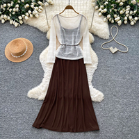 Ensemble élégant 2 pièces pour femme : Cardigan en maille ajourée et robe longue camisole, taille nouée, coupe ajustée, collection automne