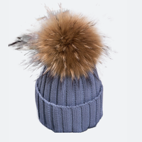 Bonnet en acrylique tricoté personnalisé en gros avec pompon en vraie fourrure détachable