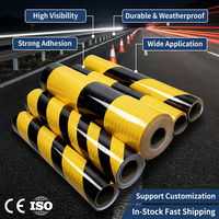 Feuille rétroréfléchissante microprismatique sergé noir-jaune Lianxing de qualité supérieure, motif chevron, pour signalisation de danger routier