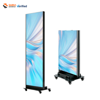 Layar Poster LED Digital Portabel Bergerak dengan Roda, Refresh Rate Tinggi 3840Hz untuk Acara Dalam Ruangan dan Toko Ritel