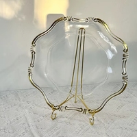 Assiettes de présentation en plastique gaufré style antique de 13 pouces avec motif doré pour décoration de table de fête de mariage – Prix abordable
