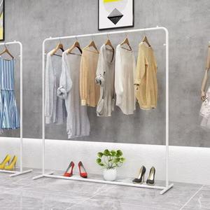 Perchero de <span class=keywords><strong>Ropa</strong></span> Colgante Dorado Personalizado, Exhibidores de <span class=keywords><strong>Ropa</strong></span> Metálicos, Estantes de Exhibición de Prendas, Perchero de Pared para Tiendas Minoristas - Product Image 3