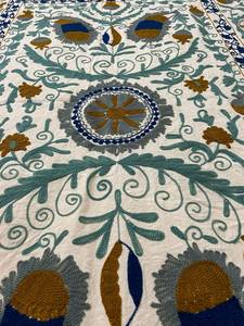 Couverture en coton Suzani faite à la main, couvre-lit brodé, textile ouzbek, décoration murale, décoration bohème pour la maison - Product Image 1