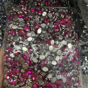 थोक 8*10mm ओवल डिजाइन 1000pcs प्रति बैग चांदी आधार के साथ Rhinestones के अधिक के साथ Rhinestones पर सीना रंग