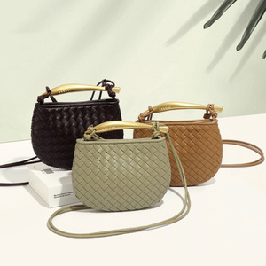 Sac à bandoulière élégant en cuir tressé motif sardine pour femme, pochette tendance décontractée, mini sac boulette, sac à cosmétiques - Product Image 1