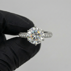 Anillo de platino con diamantes elegantes, con engaste de platino de lujo y detalles de piedras brillantes para mujer, joyería de regalo para uso en bodas. - Product Image 5