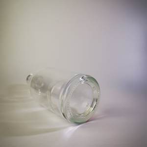 Bouteille en verre vide de 750 ml de haute qualité pour vin, café, <span class=keywords><strong>liqueur</strong></span>, avec bouchon couronne et traitement de surface par gravure acide pour <span class=keywords><strong>liqueur</strong></span> - Product Image 5