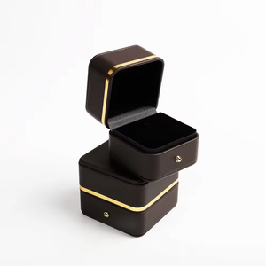 Nuevo Estuche de Regalo para Reloj de Papel Rígido de Lujo, Diseño Plegable con Laminado Mate, Relieve y Forro de Esponja, Logotipo Personalizado - Product Image 3