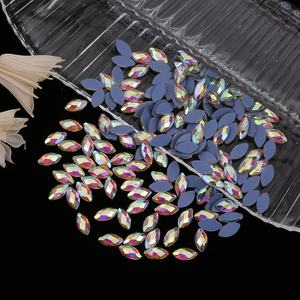 إكسسوارات ملابس شعر بألوان Ab أو الفن على شكل أحجار الراين على شكل قطرة ماء وخوخوخي مصنوعة على شكل قلب مسطح زجاجي شائع - Product Image 3